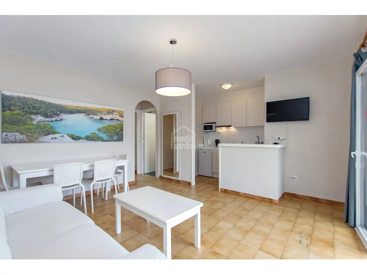 Sala d'estar de Apartament en venda en Alaior amb Jardí privat, Terrassa i Piscina