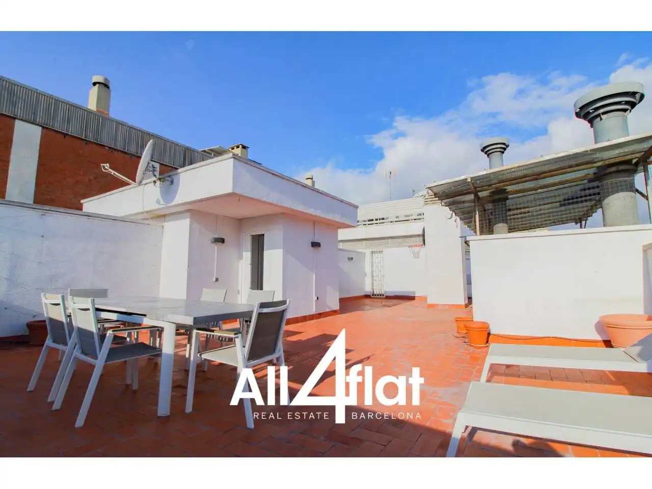 Vista exterior de Ático de alquiler en  Barcelona Capital con Aire acondicionado, Calefacción y Parquet