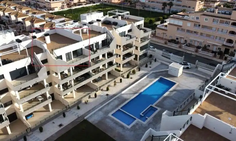 Apartamento con piscina en venta en Orihuela Costa