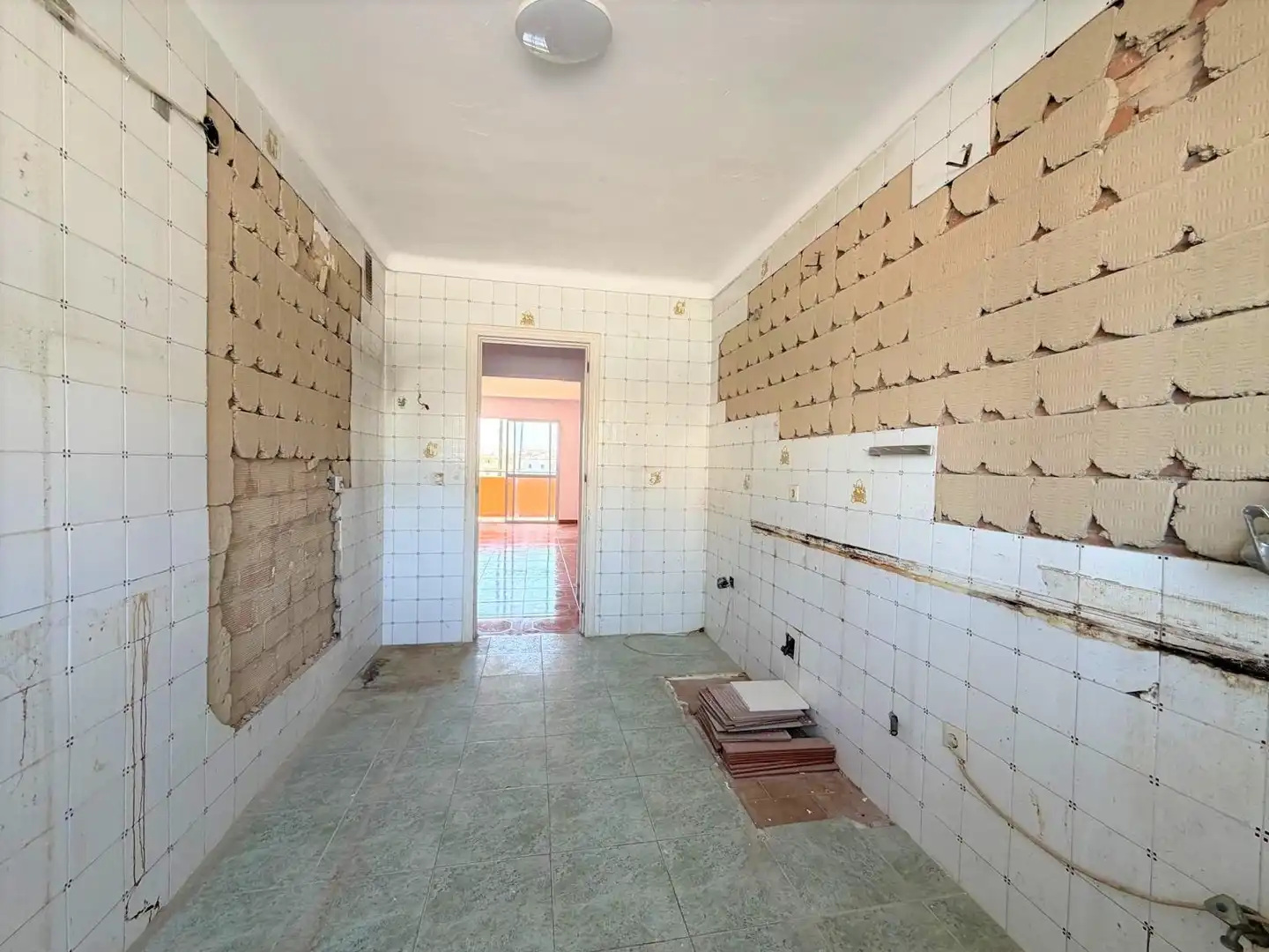 Cocina de Piso en venta en Torremolinos con Terraza y Piscina comunitaria