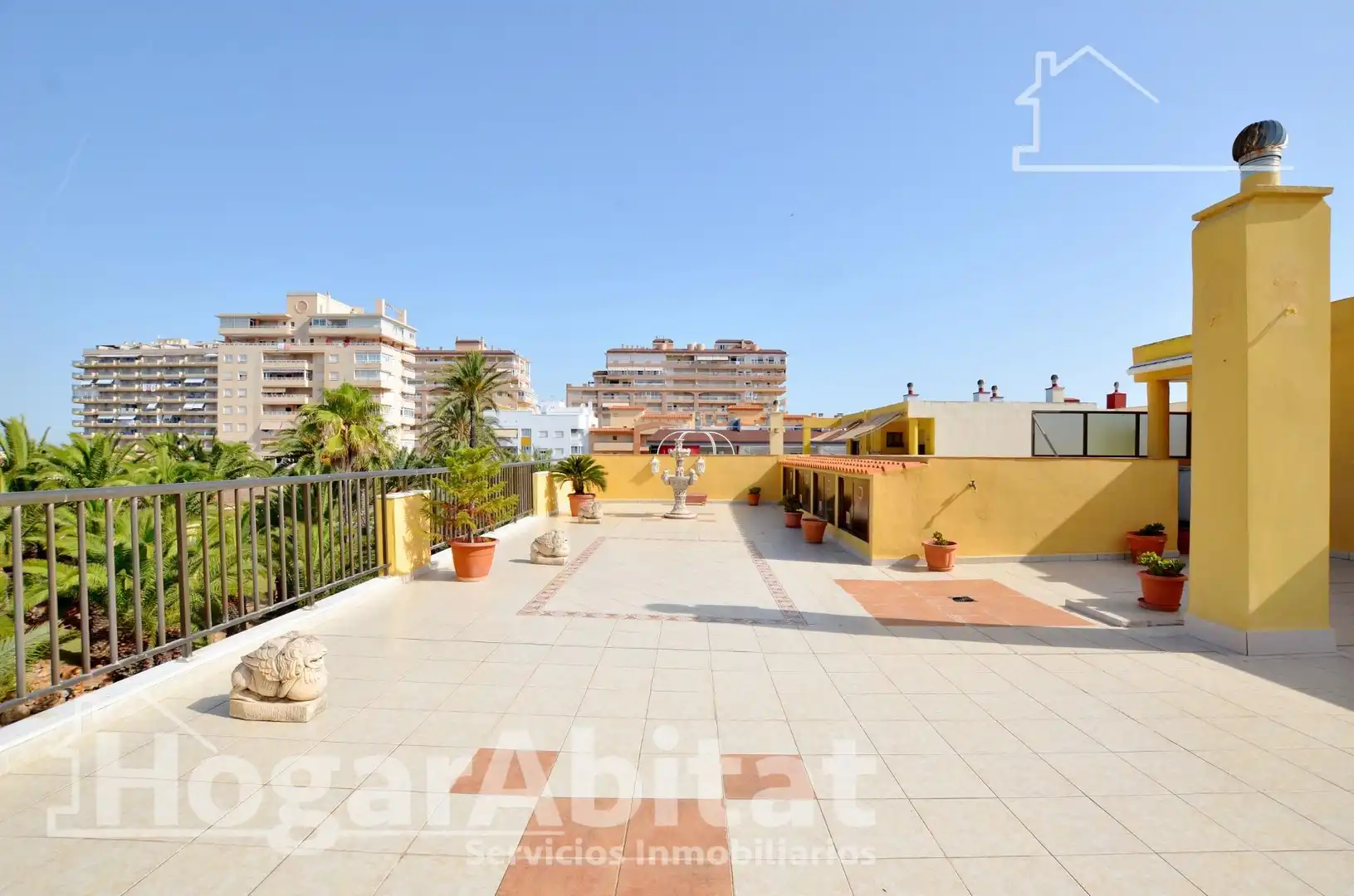 Vista exterior de Àtic en venda en Tavernes de la Valldigna amb Terrassa, Traster i Moblat
