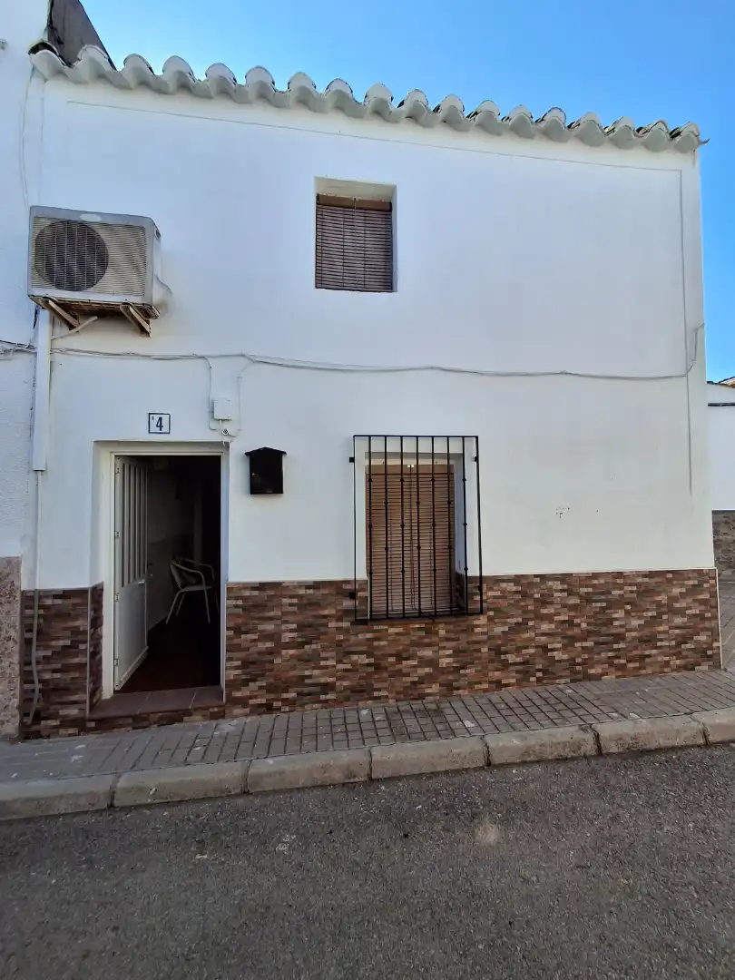 Vista exterior de Casa o xalet en venda en La Puebla de Almoradiel amb Calefacció i Moblat