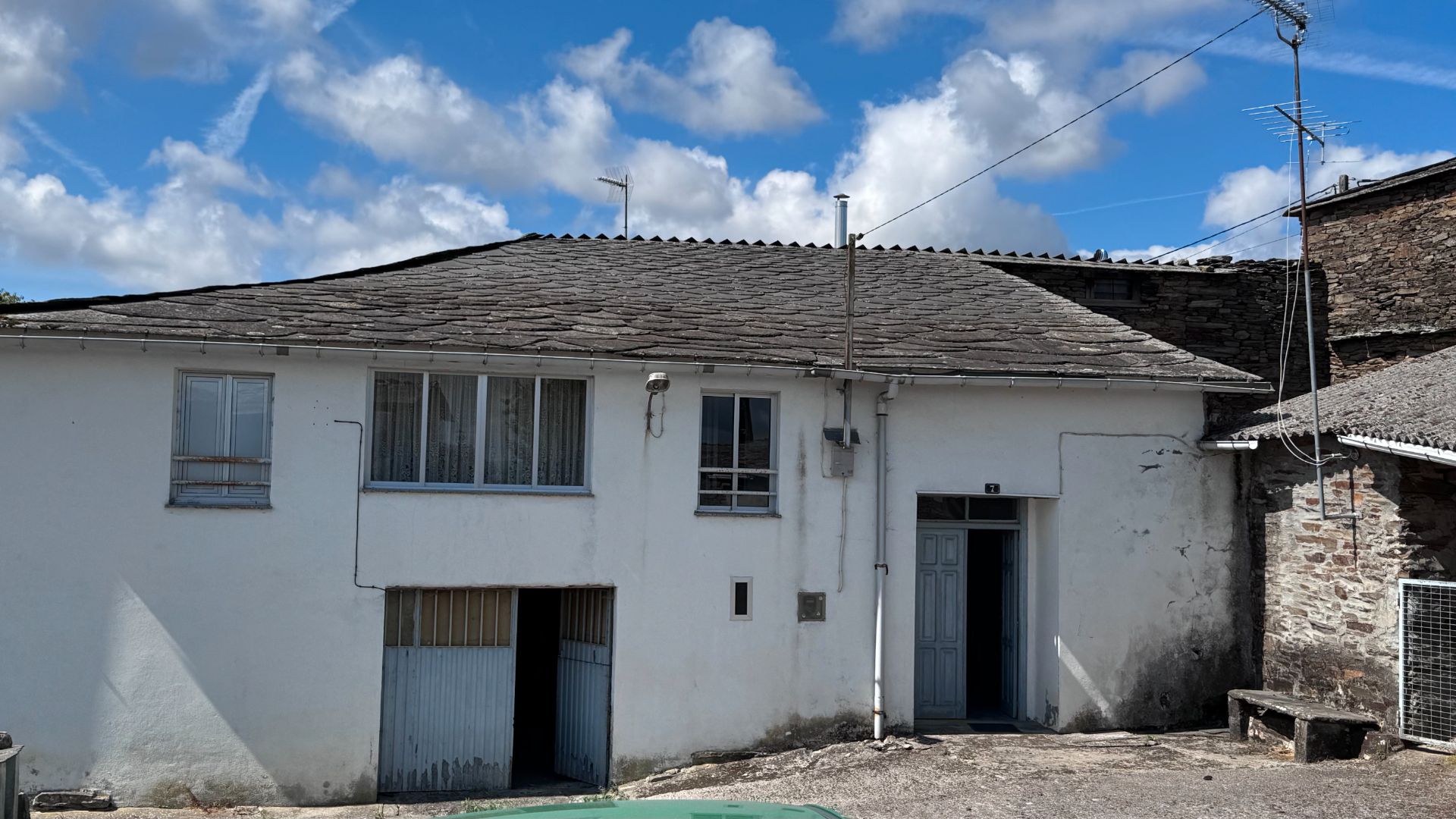 Vista exterior de Finca rústica en venda en Sarria amb Moblat