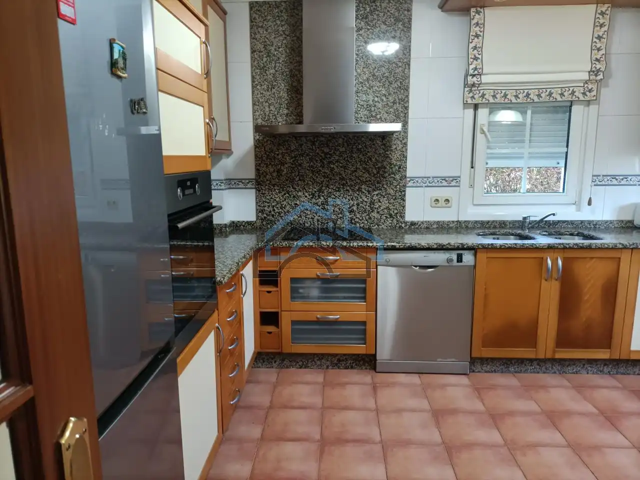 Cocina de Casa o chalet de alquiler en Oleiros con Calefacción, Jardín privado y Parquet