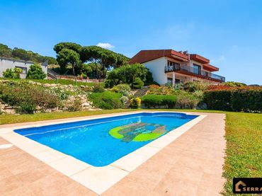 Casa rustica con balcone in vendita a Nucli Urbà