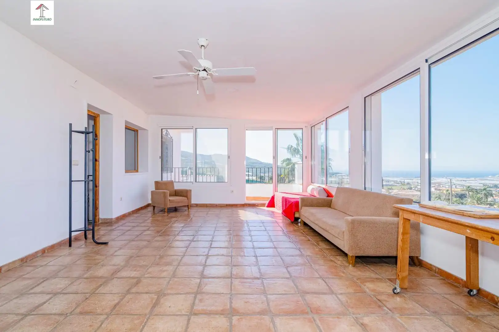 Sala de estar de Casa o chalet en venta en Motril con Jardín privado, Terraza y Piscina