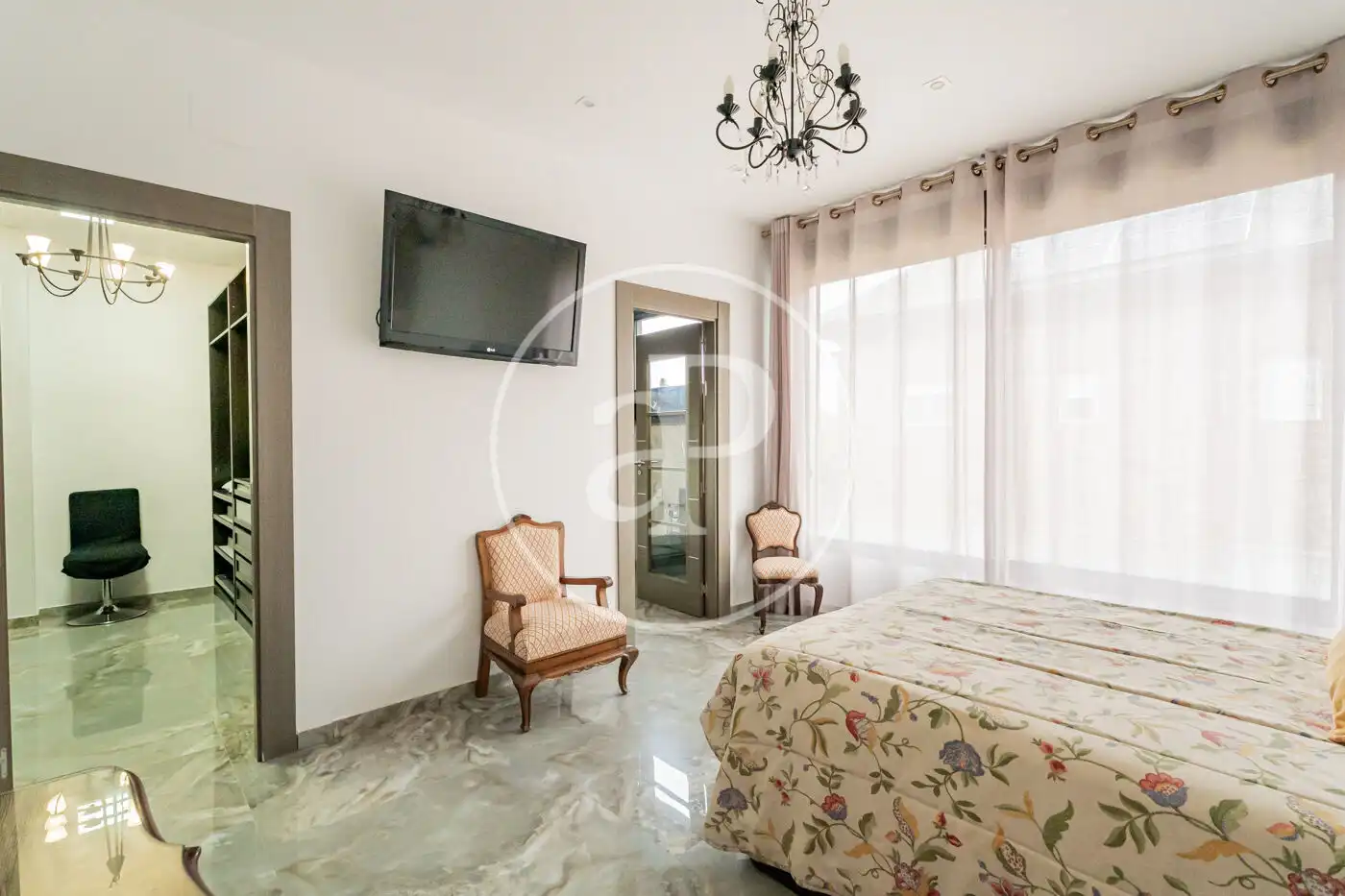 Habitación de Casa adosada en venta en Pozuelo de Alarcón con Aire acondicionado, Calefacción y Jardín privado