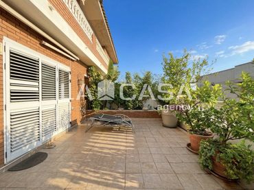 Duplex with balcony for sale in El Raval