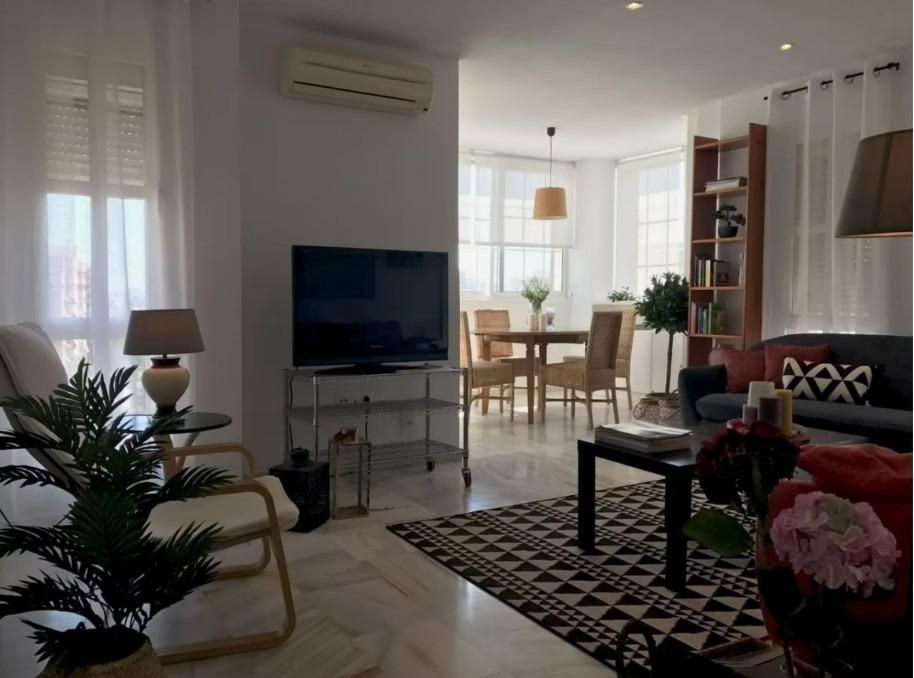 Sala d'estar de Pis de lloguer en Alicante / Alacant amb Aire condicionat, Calefacció i Jardí privat