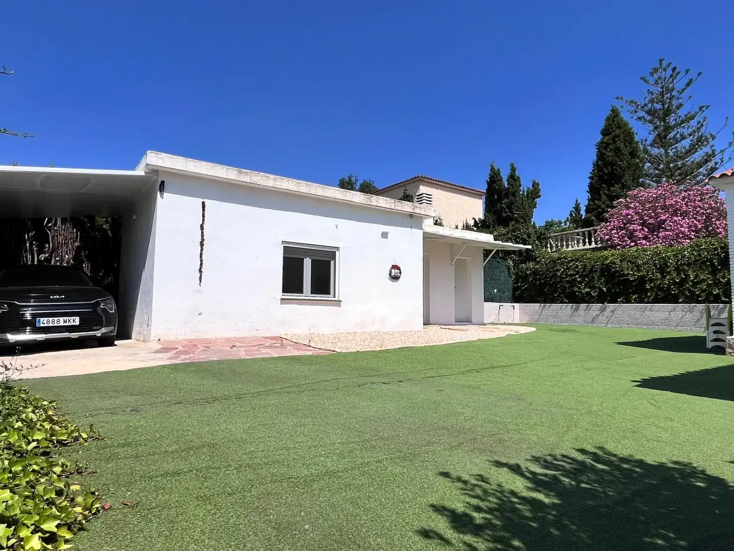 Vista exterior de Casa o xalet en venda en La Pobla de Vallbona amb Aire condicionat, Calefacció i Jardí privat
