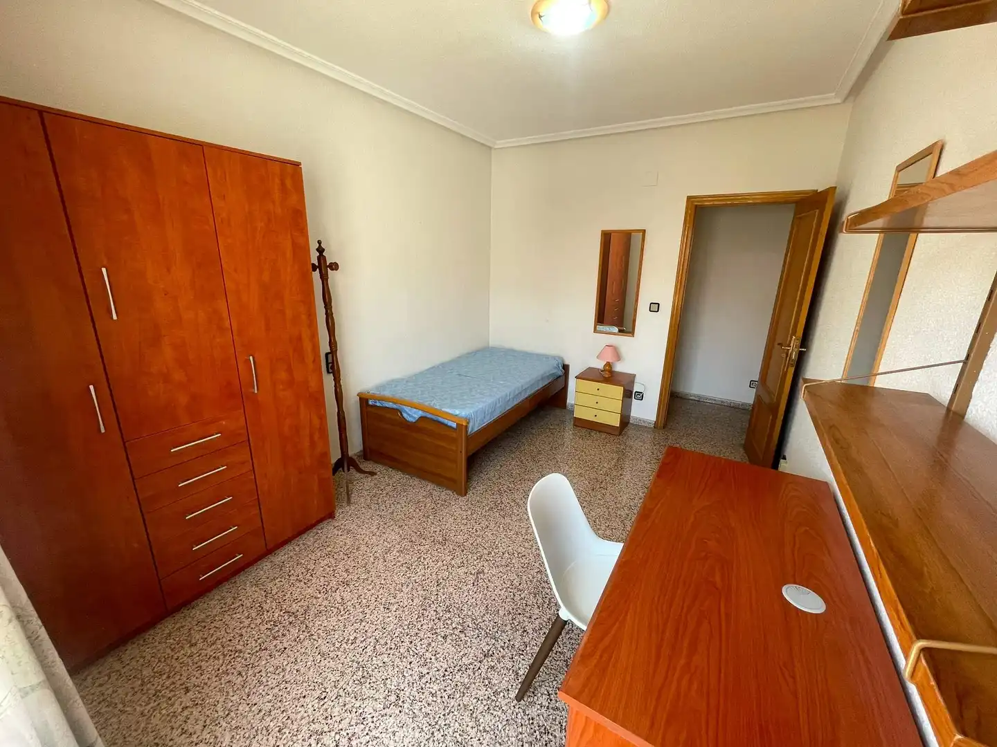 Bedroom of Flat for share in Elche / Elx  with Air Conditioner, Furnished and Balcony