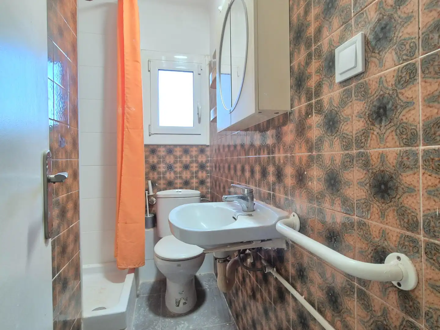Bany de Estudi de lloguer en Barcelona amb Rentadora