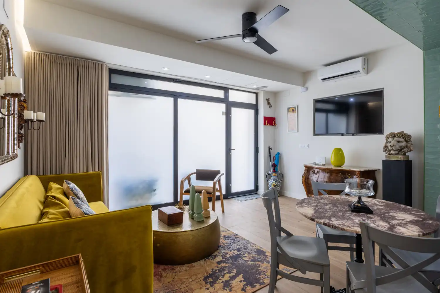 Living room of Flat for rent in Valencia  with Air Conditioner, Heating and Furnished