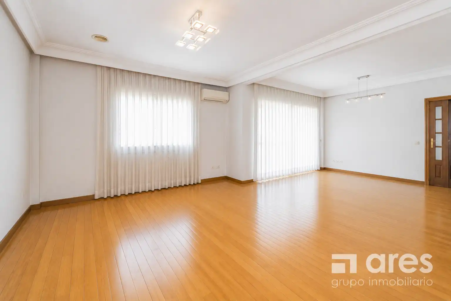 Wohnzimmer von Wohnung zum Verkauf in Pozuelo de Alarcón mit Klimaanlage, Heizung und Terrasse