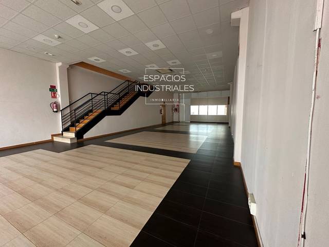 Nave industrial en Venta en La Poveda