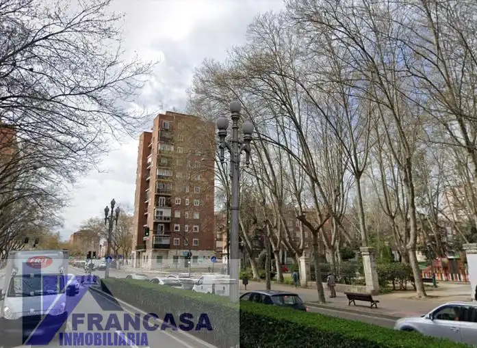 Vista exterior de Local en venta en Valladolid