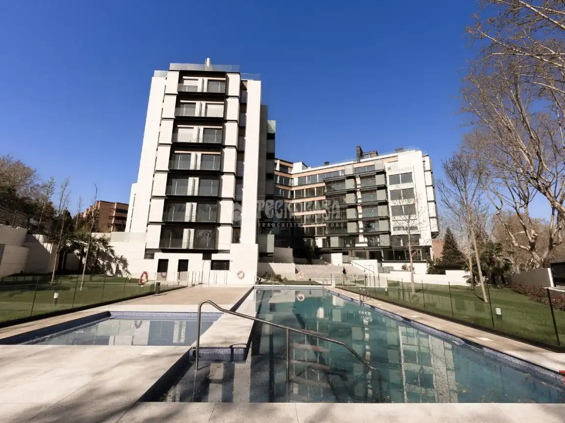 Piscina de Pis de lloguer en  Madrid Capital amb Aire condicionat, Calefacció i Traster