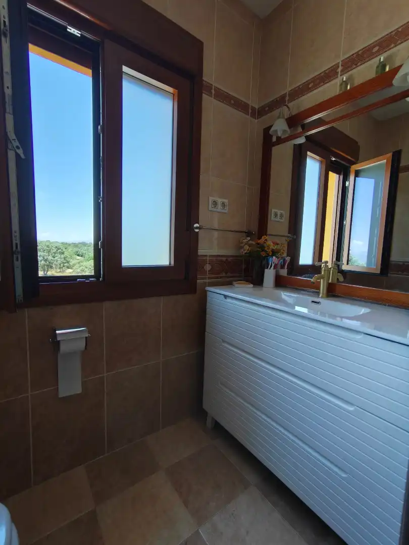 Baño de Casa o chalet en venta en Sevilla la Nueva con Aire acondicionado, Calefacción y Jardín privado