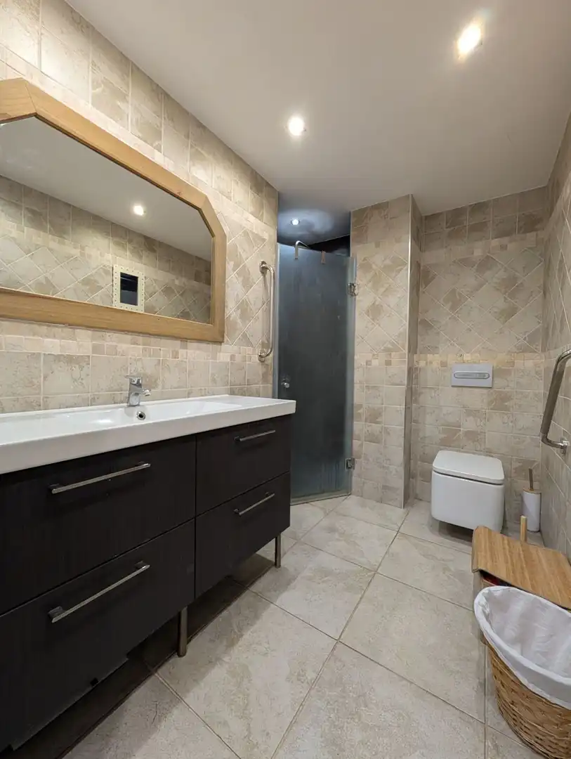 Baño de Planta baja de alquiler en Estepona con Terraza y Se aceptan mascotas