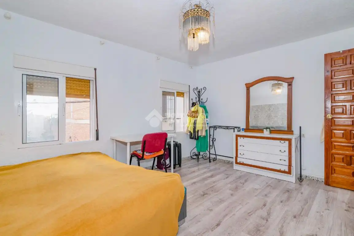 Habitación de Casa adosada en venta en Loja con Amueblado y Balcón