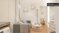 Living room of Flat to rent in  Madrid Capital  with Air Conditioner, Heating and Furnished