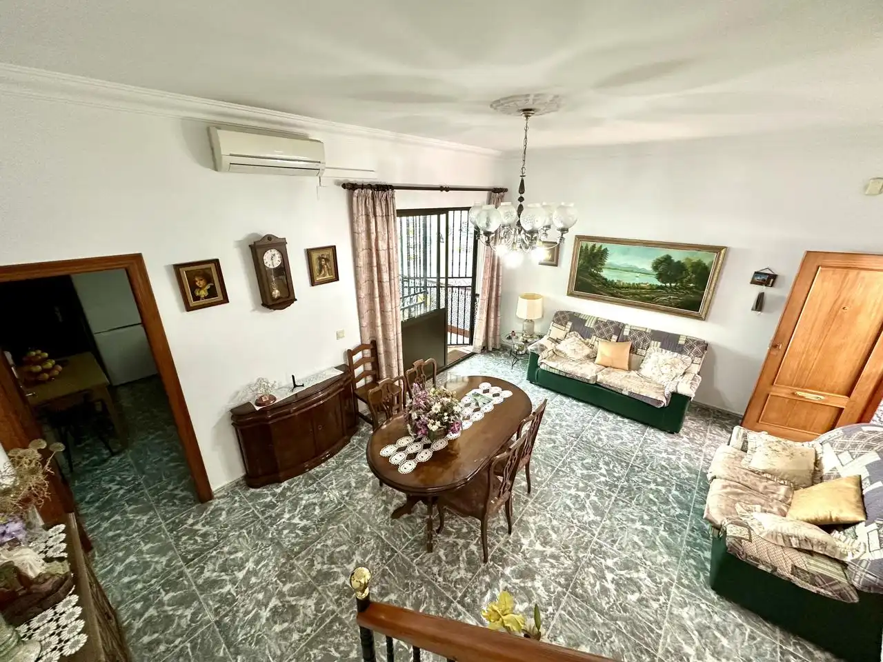 Sala d'estar de Casa adosada en venda en Sierra de Yeguas amb Aire condicionat, Jardí privat i Terrassa