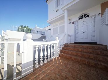 Casa amb balcó en venda a Calle Alfredo Kraus