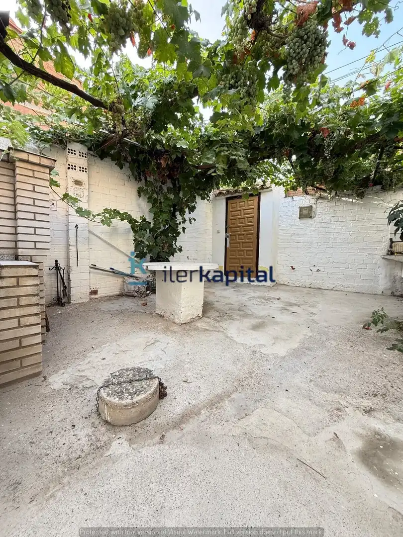 Vista exterior de Casa o xalet en venda en Almenar amb Calefacció, Jardí privat i Traster