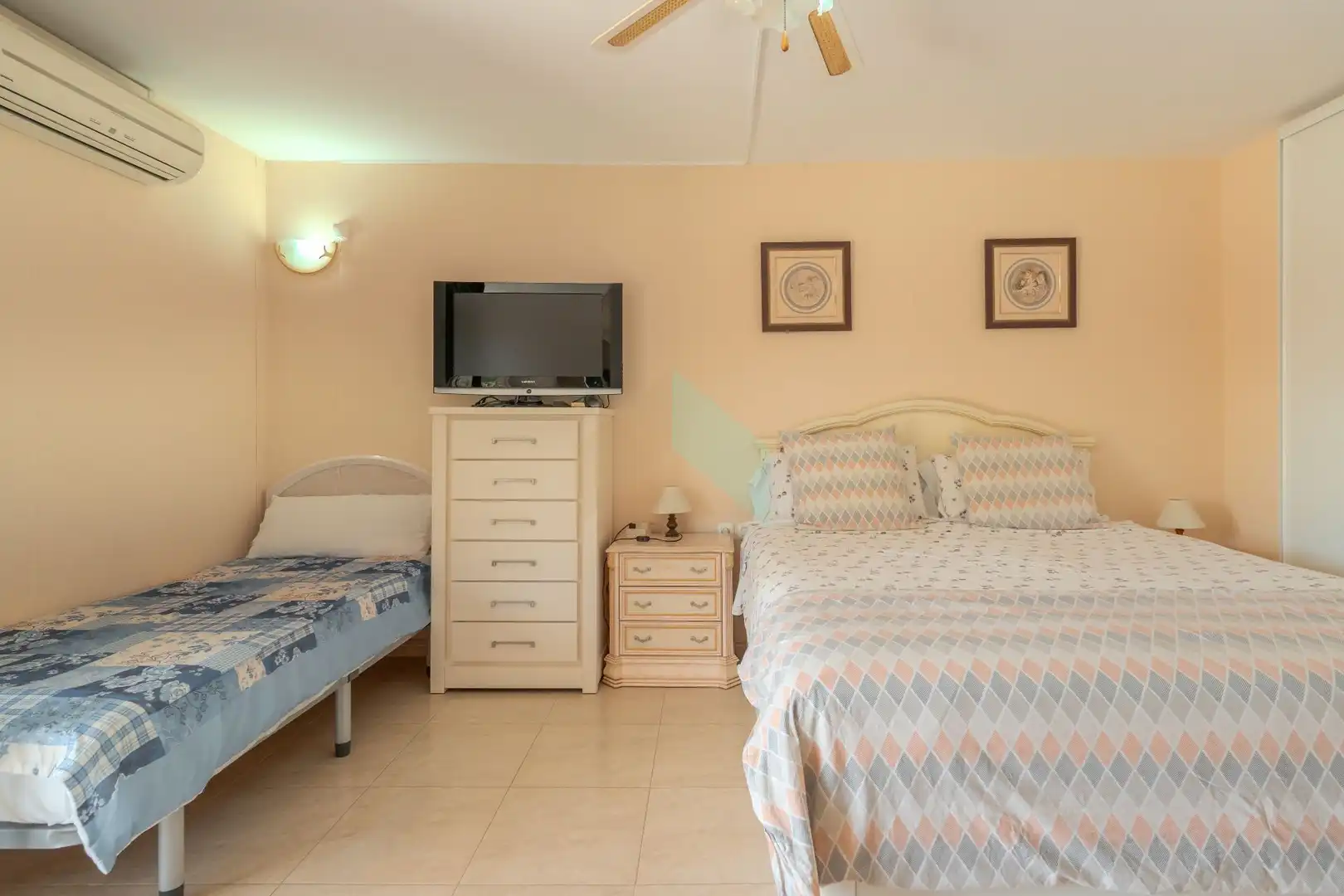Dormitori de Apartament en venda en Arona amb Aire condicionat, Terrassa i Moblat