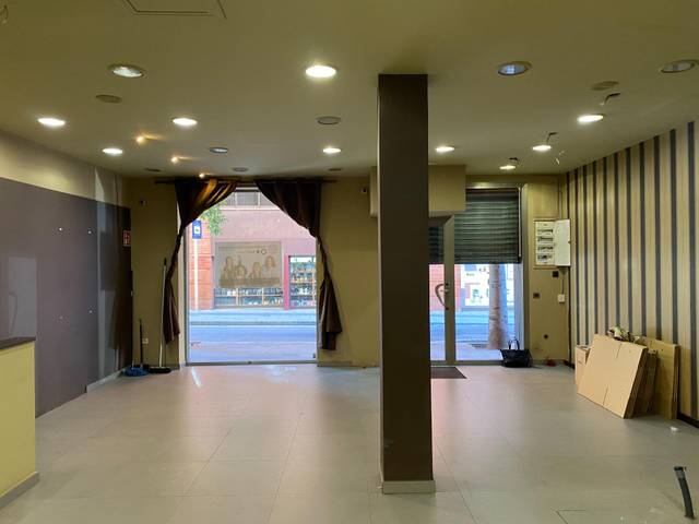 Local comercial en Alquiler en Carrer de Sant Josep en Instituts