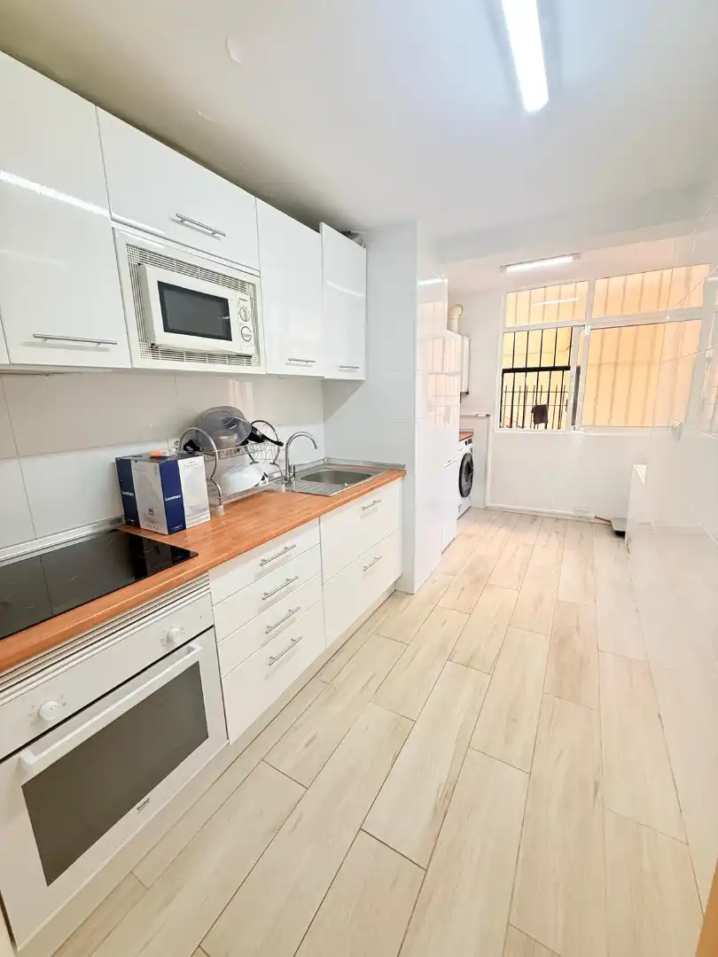 Küche von Wohnung zur Miete in Málaga mit Möbliert, Ofen und Waschmaschine