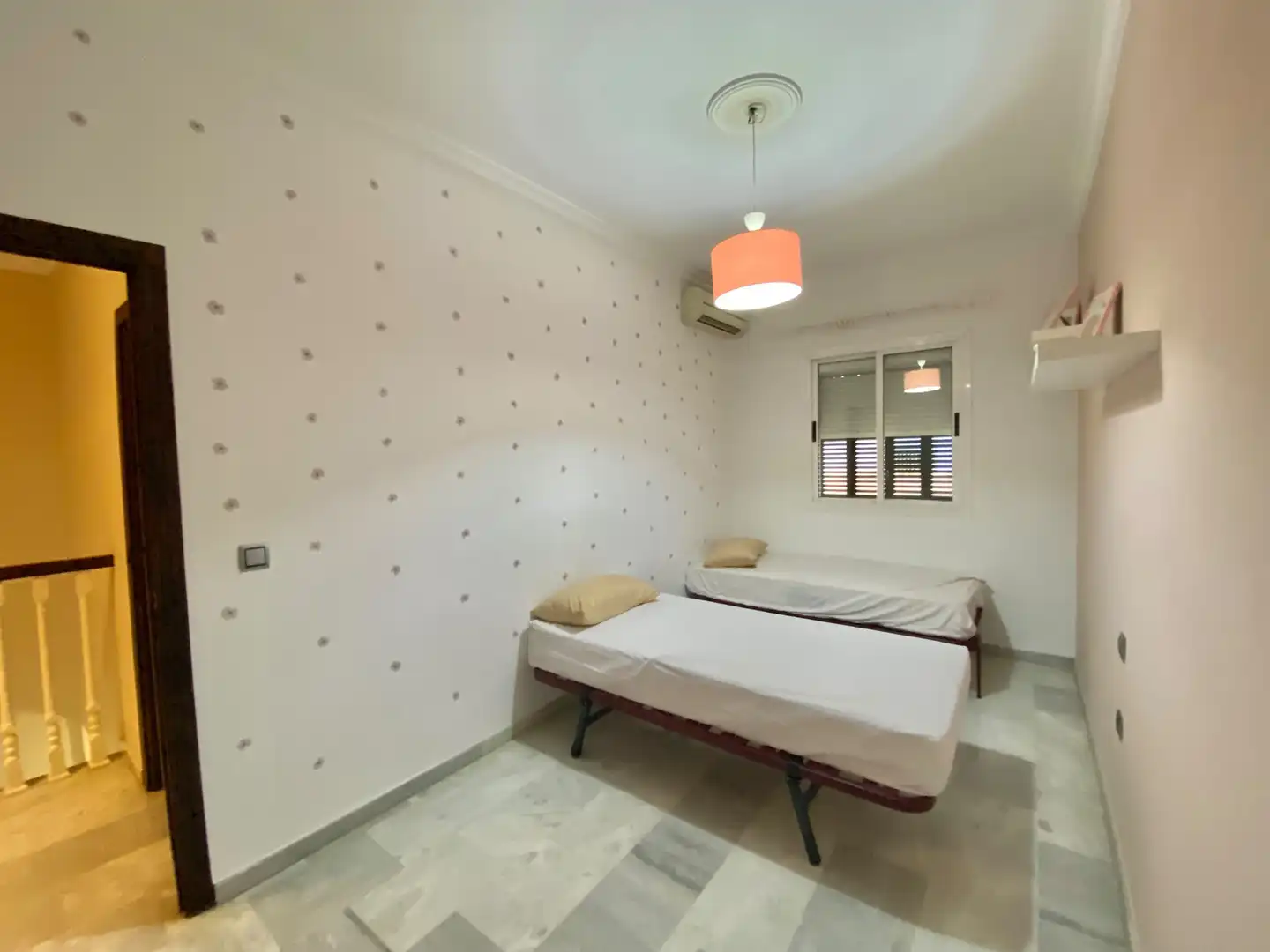 Habitación de Casa adosada en venta en Alcalá de Guadaira con Calefacción y Horno
