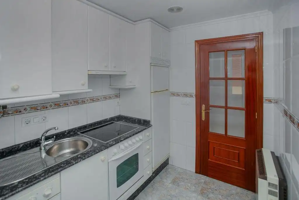 Küche von Wohnung zum Verkauf in O Barco de Valdeorras   mit Abstellraum
