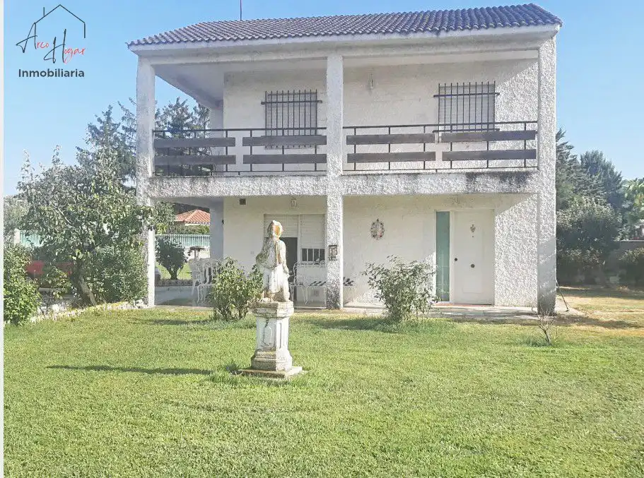 Vista exterior de Casa o chalet en venta en Calvarrasa de Abajo con Calefacción, Terraza y Trastero