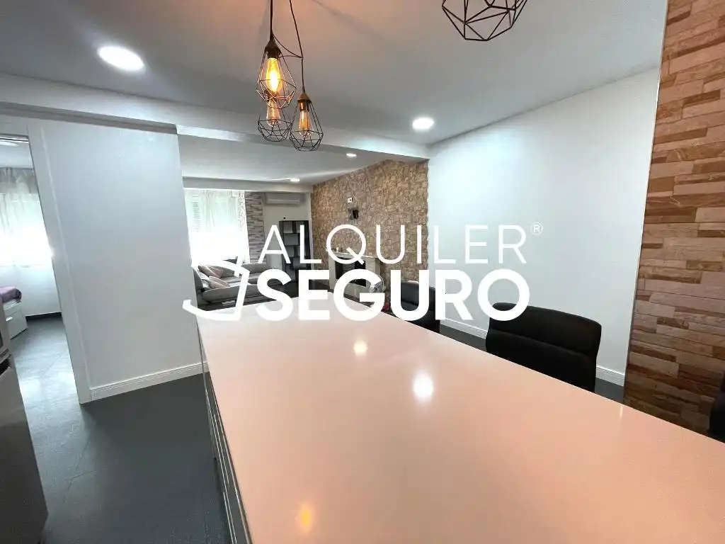 Flat for rent in Madrid  with Air Conditioner, Heating and Furnished