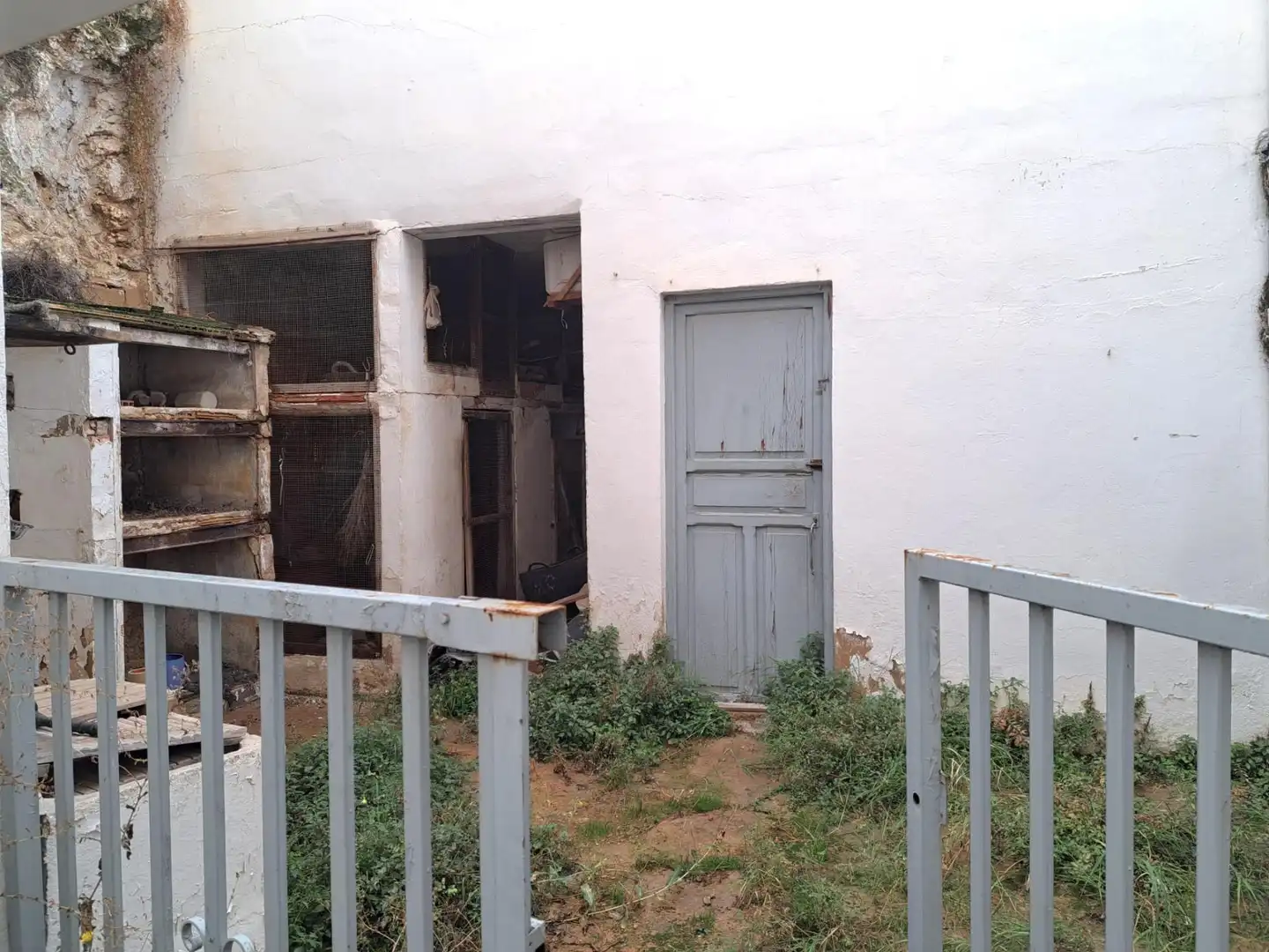 Außenansicht von Einfamilien-Reihenhaus zum Verkauf in Requena mit Terrasse, Abstellraum und Balkon