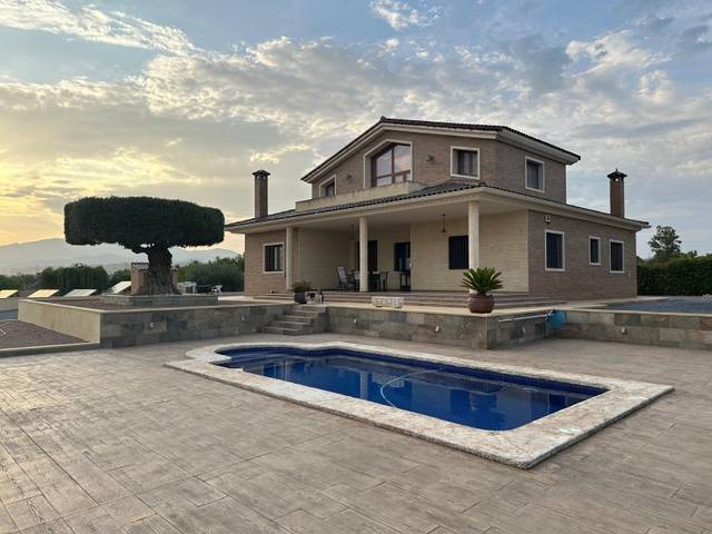 Casa-chalet en Venta en La Algoda - Matola - Llano de San José