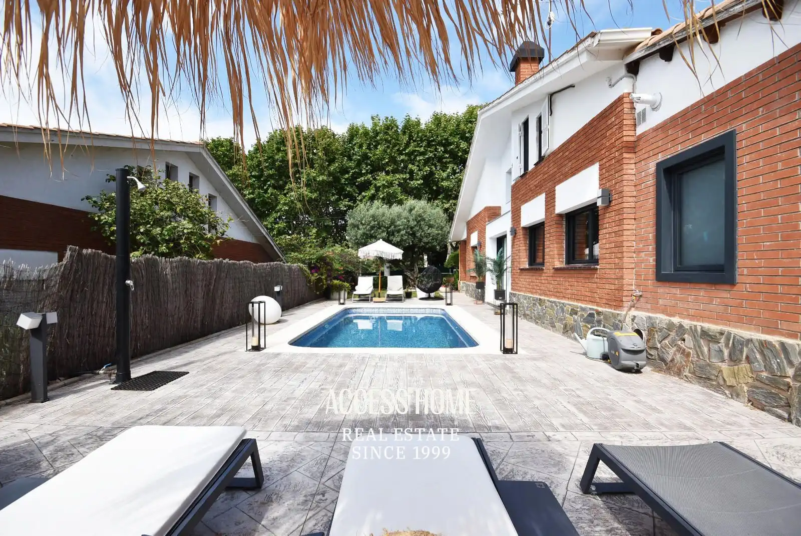 Vista exterior de Casa o chalet en venta en Canet de Mar con Aire acondicionado, Calefacción y Piscina