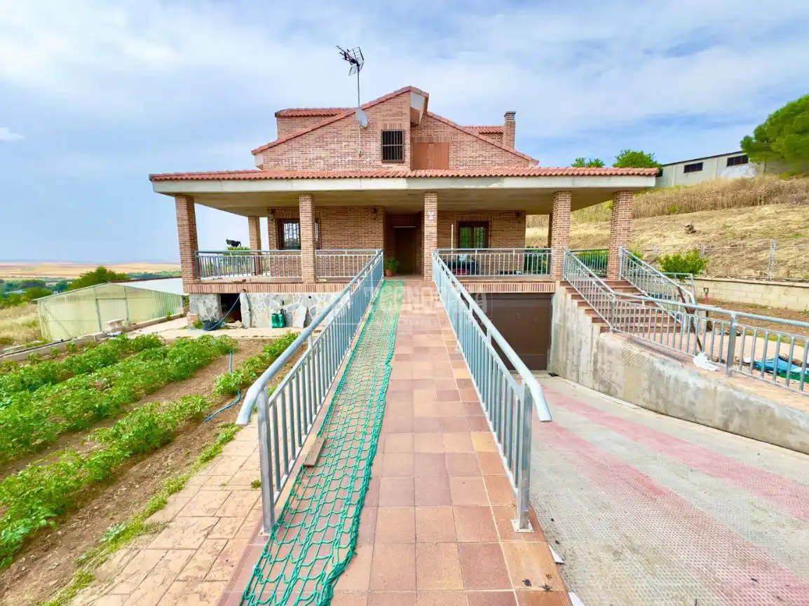 Vista exterior de Casa o chalet en venta en Valdeavero con Calefacción y Jardín privado