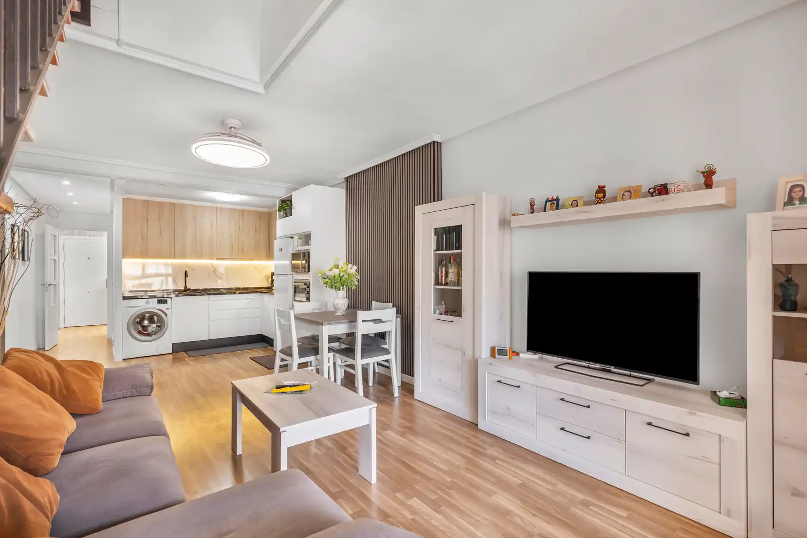 Sala d'estar de Dúplex en venda en Torrevieja amb Aire condicionat, Calefacció i Parquet