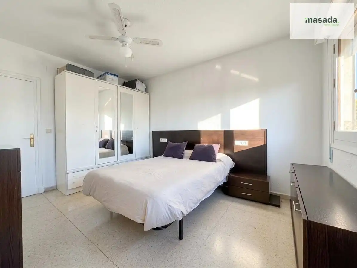 Bedroom of Flat for sale in Granada  with Air Conditioner, Storage room and Balcony