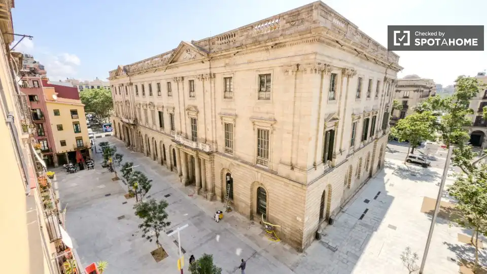 Appartamento con terrazza in affitto a Ciutat Vella, imagen 13