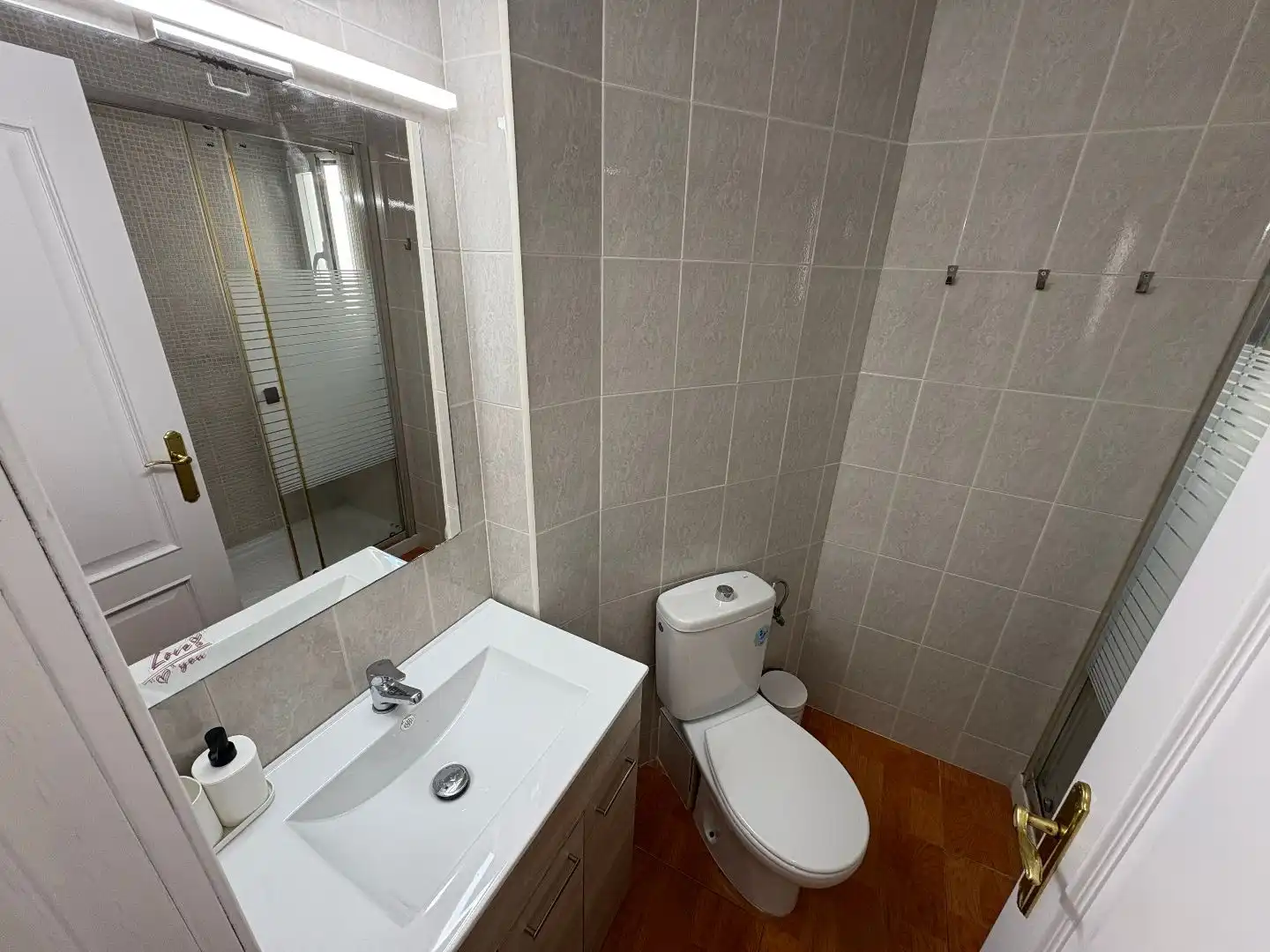 Baño de Piso para compartir en Levante