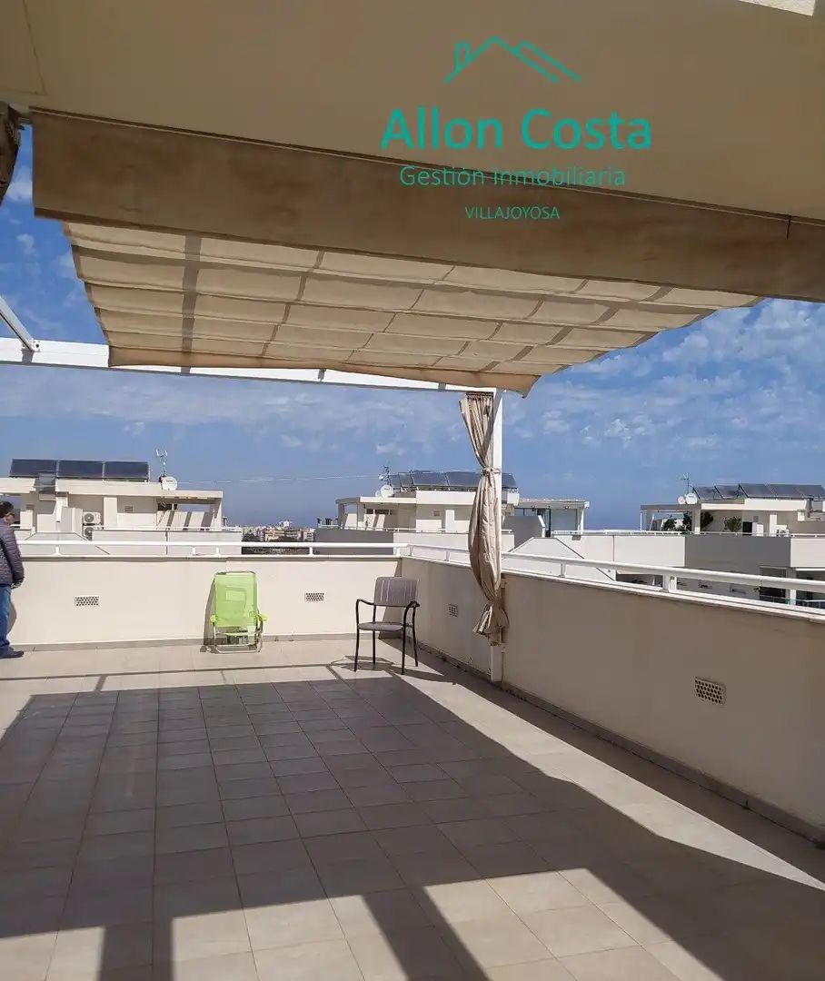 Attique avec piscine à vendre à Piles