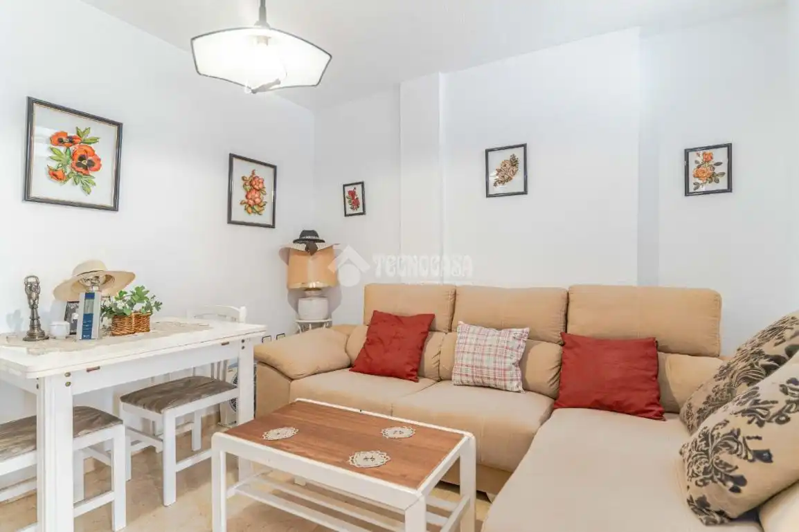 Sala de estar de Casa adosada en venta en Motril con Terraza, Trastero y Balcón