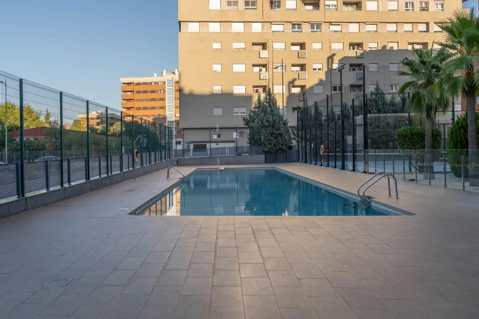 Piscina de Apartament en venda en Zaidín