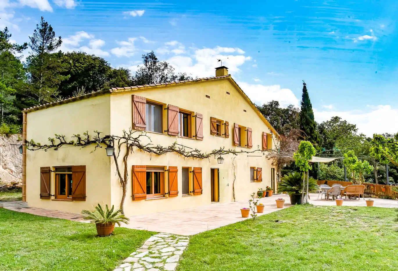 Vista exterior de Finca rústica en venta en Sant Iscle de Vallalta con Calefacción, Terraza y Trastero
