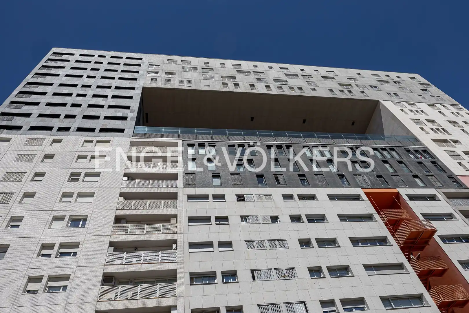 Vista exterior de Piso en venta en Madrid con Calefacción, Trastero y Piscina