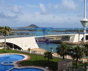 Piscina de Apartament en venda en La Manga del Mar Menor amb Aire condicionat i Terrassa