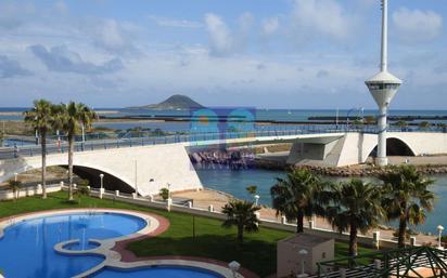 Piscina de Apartament en venda en La Manga del Mar Menor amb Aire condicionat i Terrassa